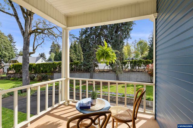 336 Hill St, Silverton, OR 97381