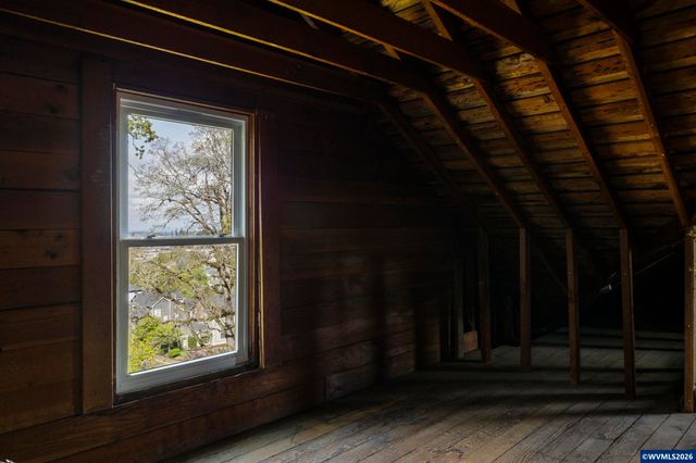 336 Hill St, Silverton, OR 97381