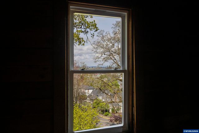 336 Hill St, Silverton, OR 97381