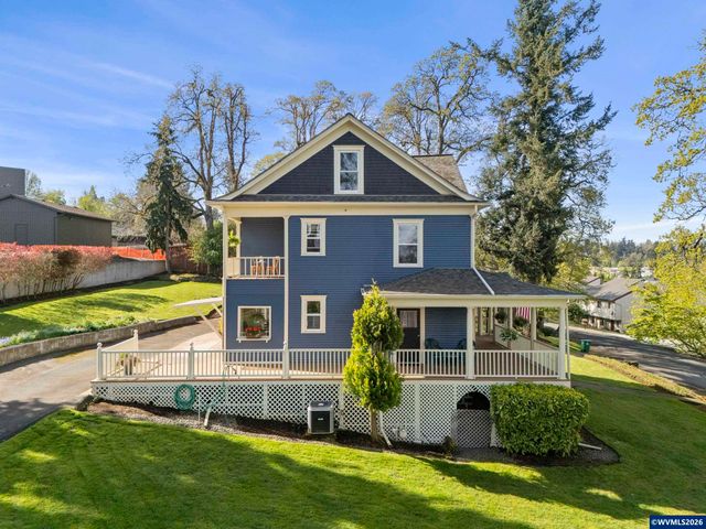 336 Hill St, Silverton, OR 97381