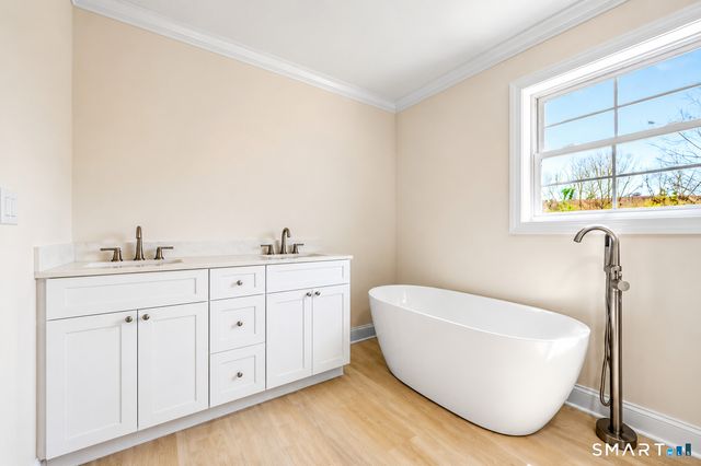 4 Jans Way, Guilford, CT 06437