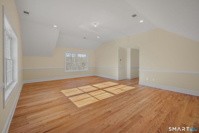 4 Jans Way, Guilford, CT 06437