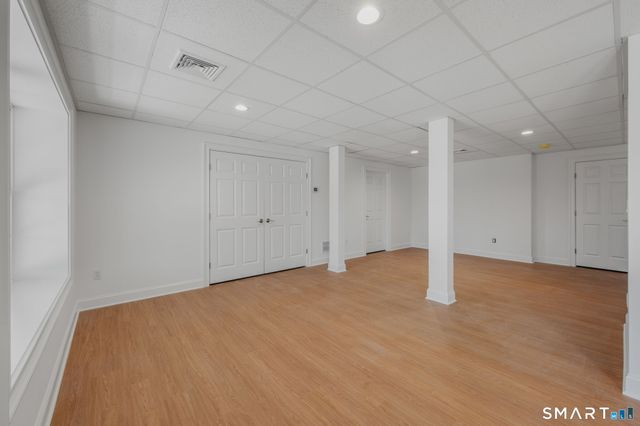 4 Jans Way, Guilford, CT 06437