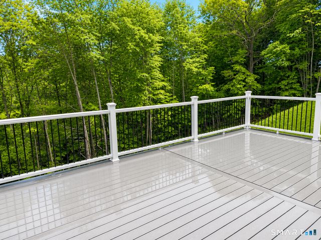 4 Jans Way, Guilford, CT 06437