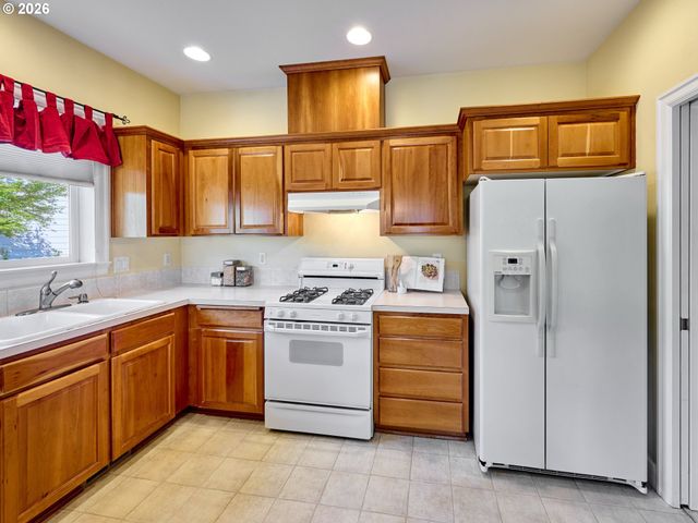 111 BREYONNA Way, Silverton, OR 97381