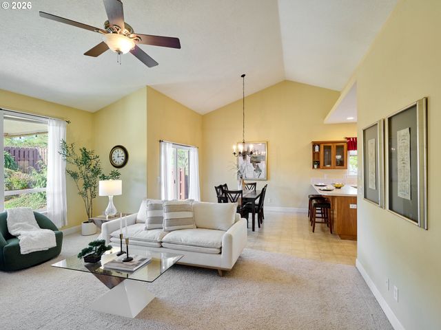 111 BREYONNA Way, Silverton, OR 97381