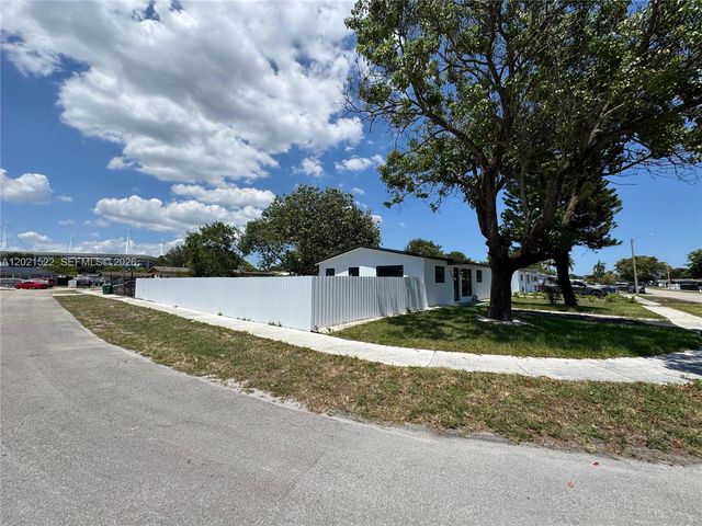 2251 NW 193rd Ter, Miami Gardens, FL 33056