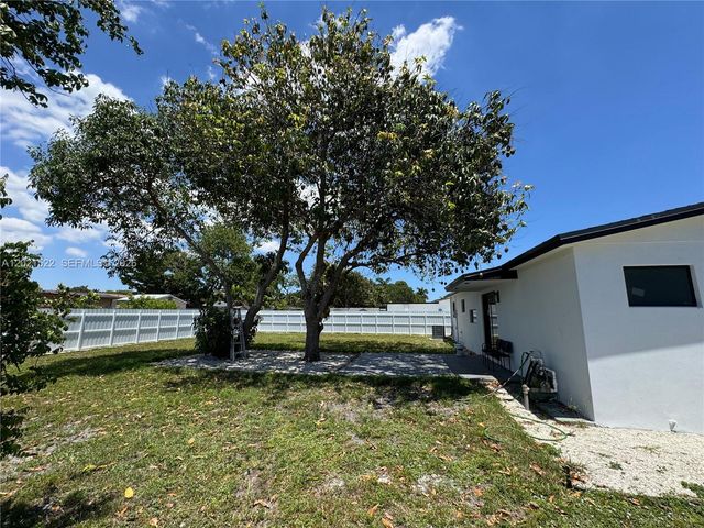 2251 NW 193rd Ter, Miami Gardens, FL 33056