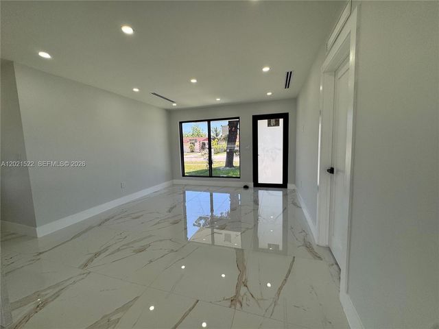 2251 NW 193rd Ter, Miami Gardens, FL 33056