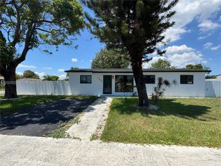 2251 NW 193rd Ter, Miami Gardens, FL 33056