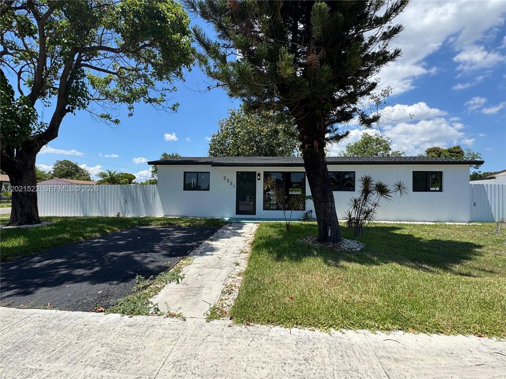 2251 NW 193rd Ter, Miami Gardens, FL 33056