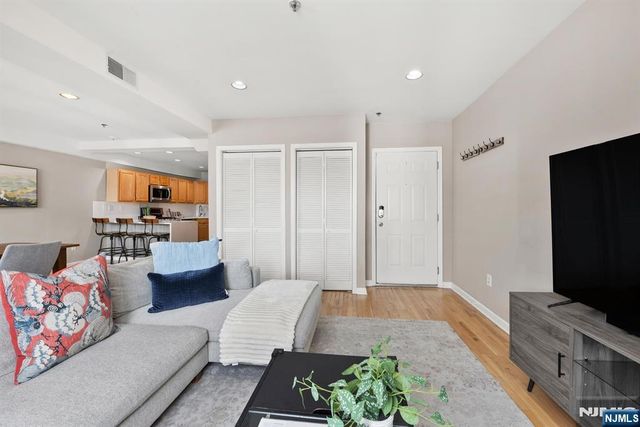 225 Clinton Street 4, Hoboken, NJ 07030