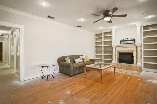 2202 16th Street, Lubbock, TX 79401