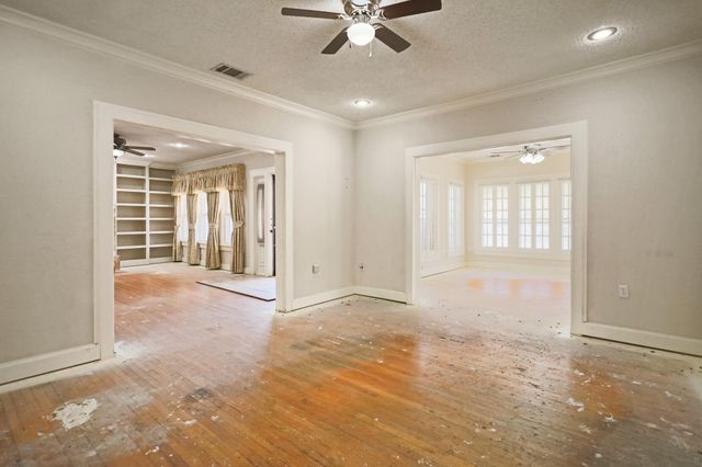 2202 16th Street, Lubbock, TX 79401
