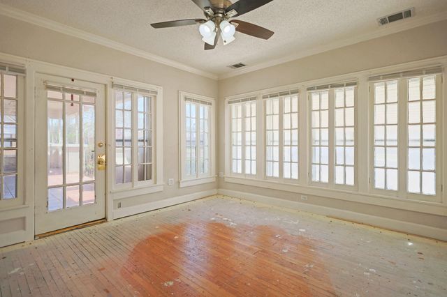 2202 16th Street, Lubbock, TX 79401