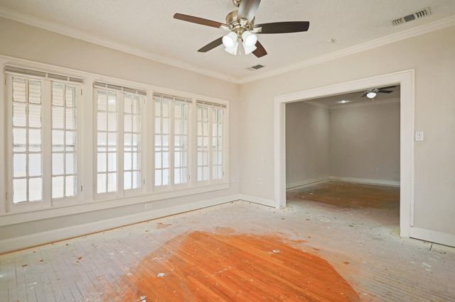 2202 16th Street, Lubbock, TX 79401