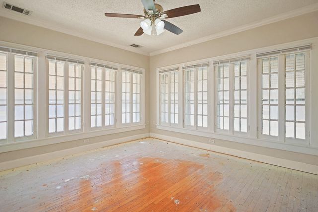 2202 16th Street, Lubbock, TX 79401