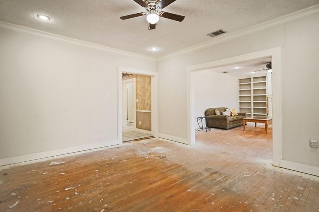 2202 16th Street, Lubbock, TX 79401