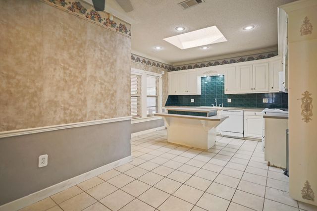 2202 16th Street, Lubbock, TX 79401