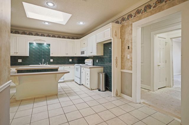 2202 16th Street, Lubbock, TX 79401