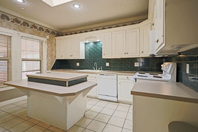 2202 16th Street, Lubbock, TX 79401
