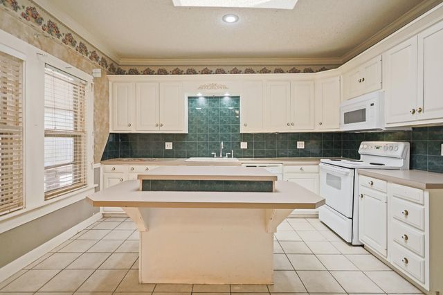 2202 16th Street, Lubbock, TX 79401