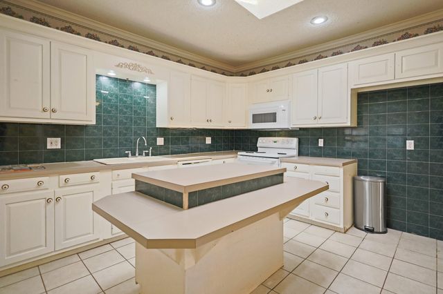 2202 16th Street, Lubbock, TX 79401