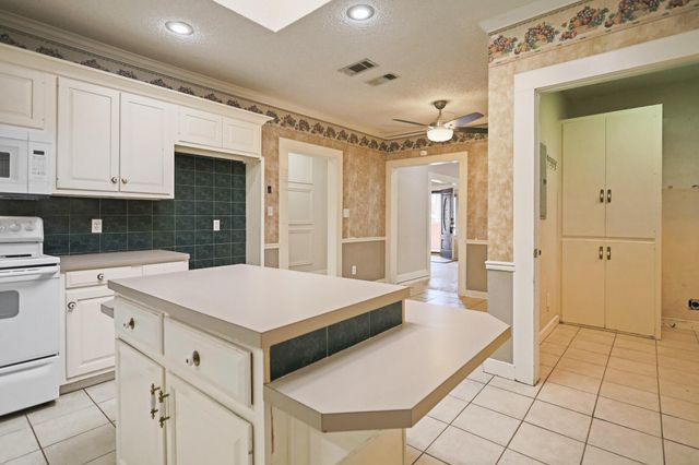 2202 16th Street, Lubbock, TX 79401