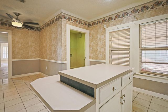 2202 16th Street, Lubbock, TX 79401