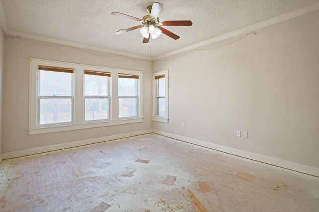 2202 16th Street, Lubbock, TX 79401