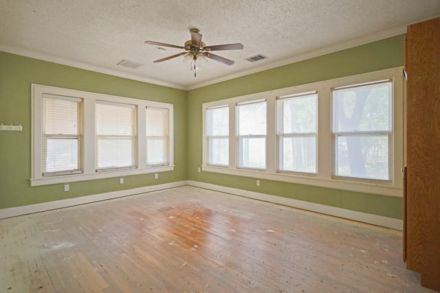 2202 16th Street, Lubbock, TX 79401
