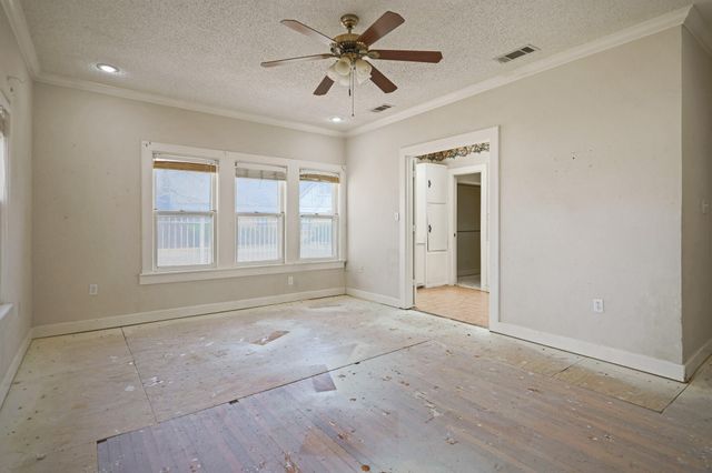 2202 16th Street, Lubbock, TX 79401