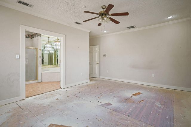 2202 16th Street, Lubbock, TX 79401