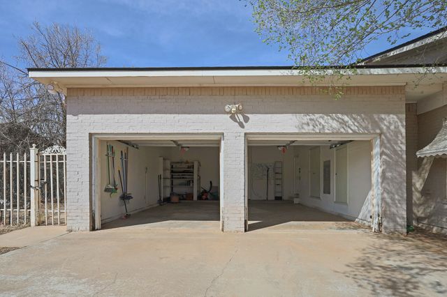 2202 16th Street, Lubbock, TX 79401