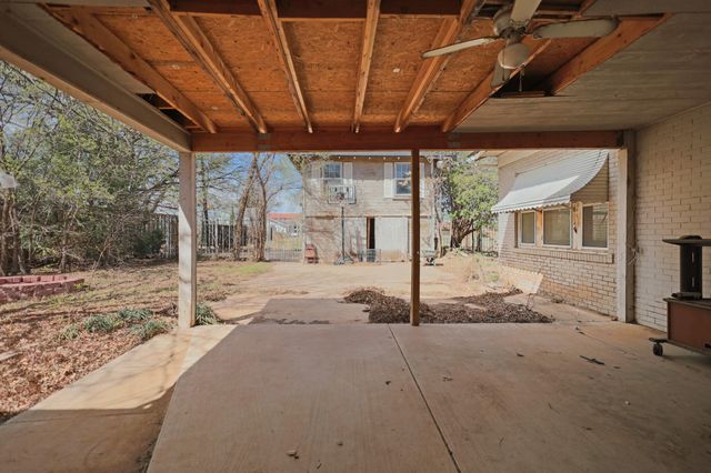 2202 16th Street, Lubbock, TX 79401