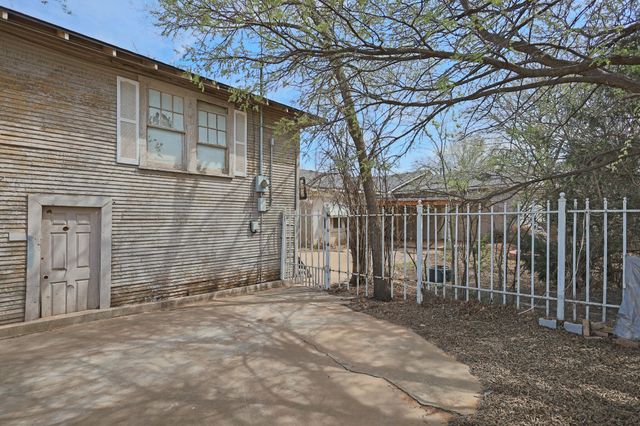 2202 16th Street, Lubbock, TX 79401
