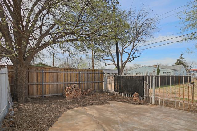 2202 16th Street, Lubbock, TX 79401
