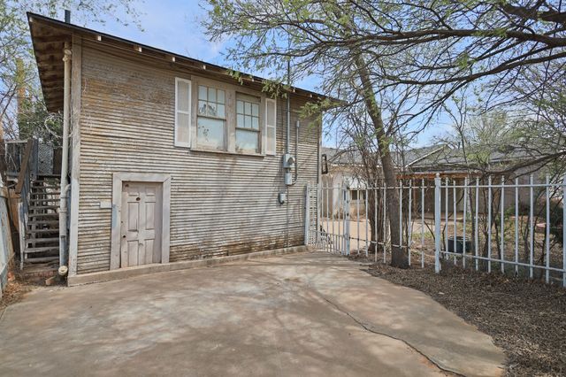 2202 16th Street, Lubbock, TX 79401