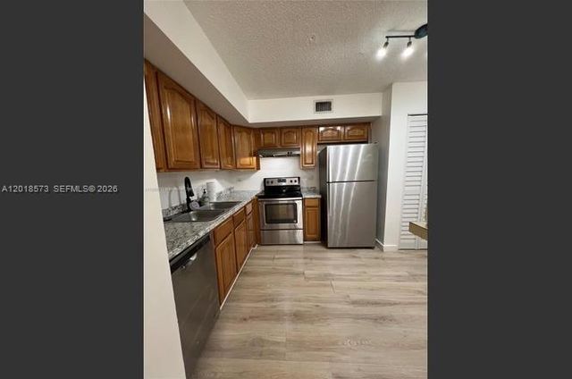 3700 N 56th Ave 1012, Hollywood, FL 33021