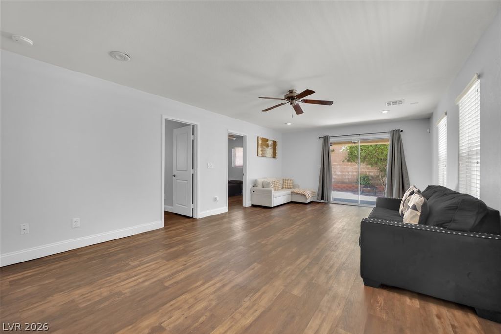 265 Morning Crest Avenue, Las Vegas, NV 89183 — photo 4