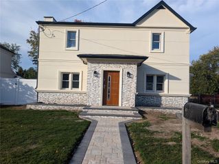 22 Murray Road, Hicksville, NY 11801