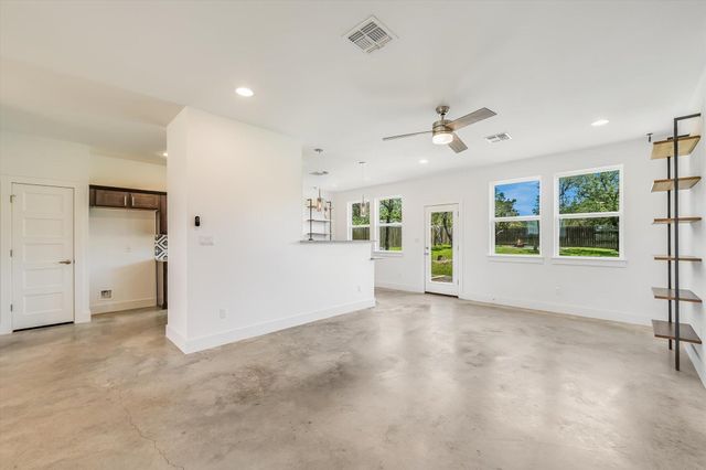 10201 Thomas LN, Dripping Springs, TX 78620