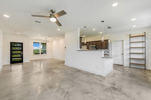 10201 Thomas LN, Dripping Springs, TX 78620