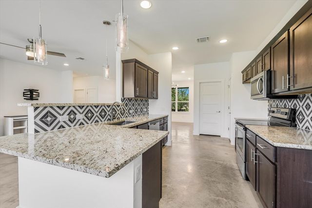 10201 Thomas LN, Dripping Springs, TX 78620