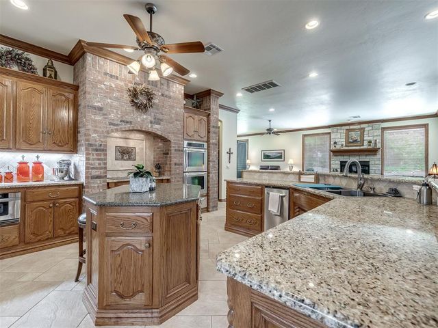 905 Stone Creek Boulevard, Yukon, OK 73099