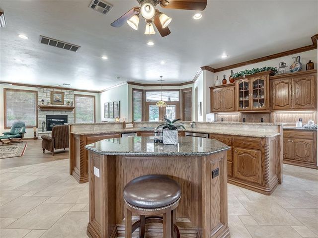 905 Stone Creek Boulevard, Yukon, OK 73099