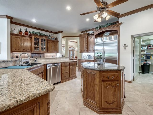 905 Stone Creek Boulevard, Yukon, OK 73099