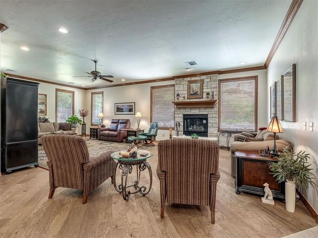 905 Stone Creek Boulevard, Yukon, OK 73099