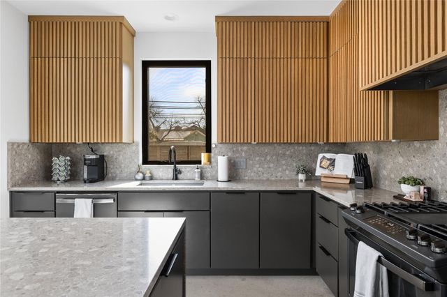 108 Comal ST, Austin, TX 78702