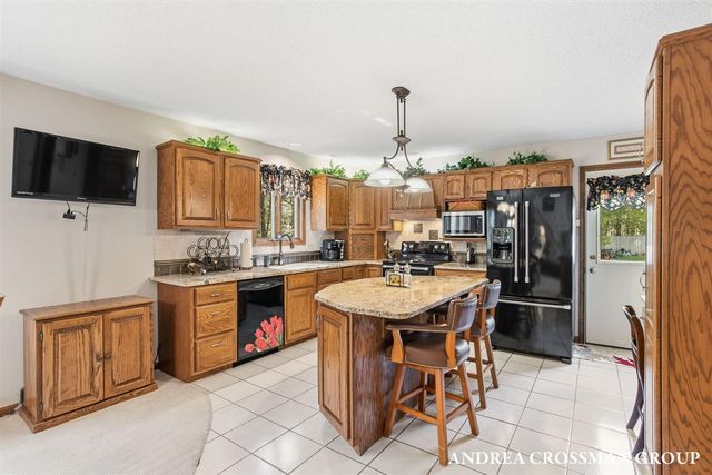 17239 Quail Creek Drive, Spring Lake, MI 49456